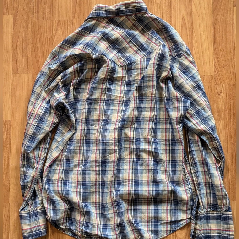 Vintage Wrangler Western Wear Pearl Snap long sleeve blue plaid shirt. Size S